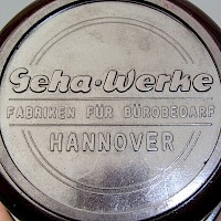 Klebstoffdose