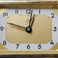 Uhr mit Spieluhr und Spardose