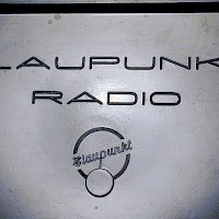 Zigarettenbehälter in Radioform