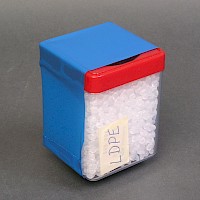 Dose mit Kunststoffgranulat (LDPE)