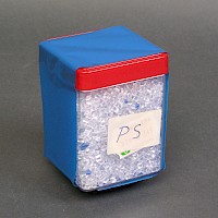 Dose mit Kunststoffgranulat (PS)
