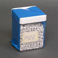 Dose mit Kunststoffgranulat (PVC)