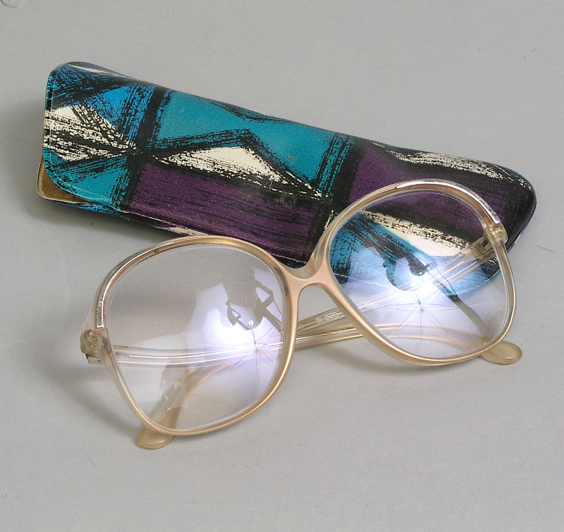 Brille mit Etui