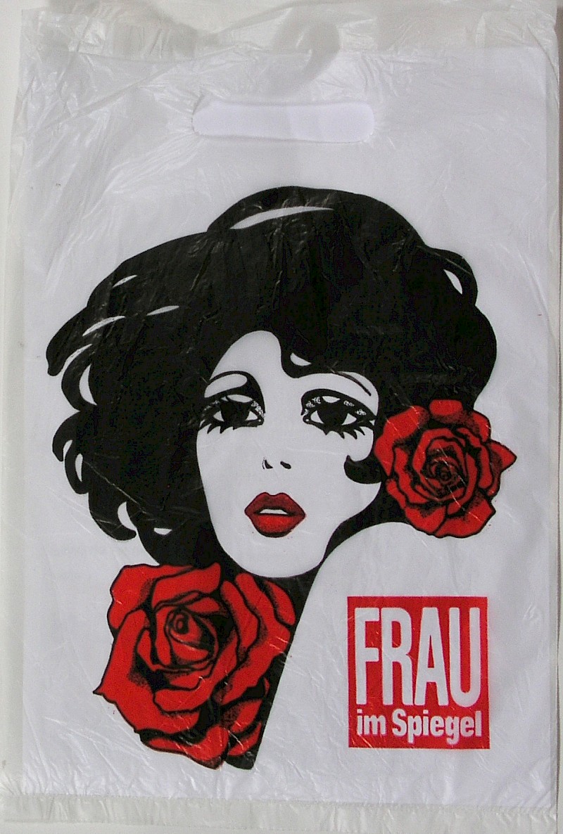 Tragetasche Frau im Spiegel