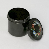 Dose mit Blumendekor