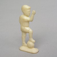 Junge mit Fußball