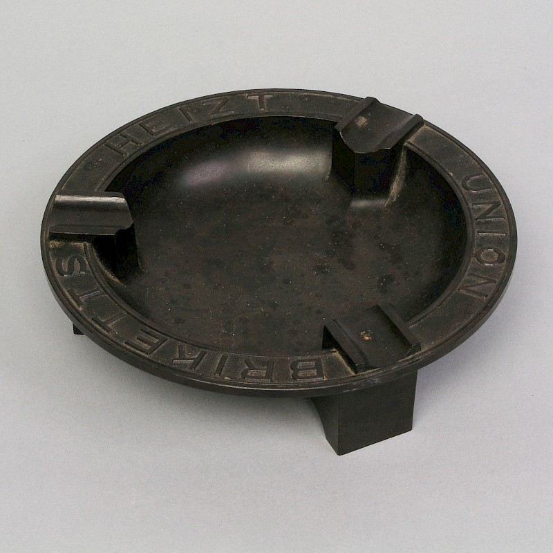 Aschenbecher Heitzt Union Briketts