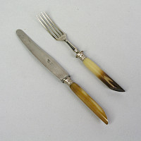 Besteck aus Messer und Gabel
