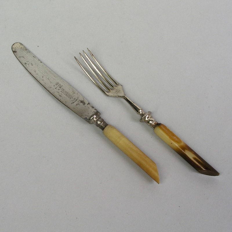 Besteck aus Messer und Gabel