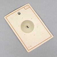 3 Knöpfe auf Verkaufskarton