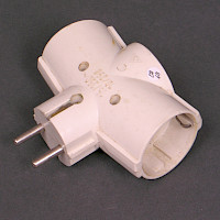 Dreifachverteilerstecker