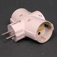 Dreifachverteilerstecker