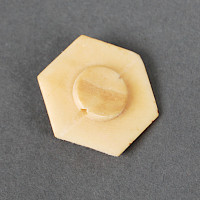 Sechseckiger Knopf