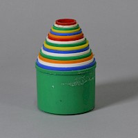 Stapelspiel aus Töpfchen