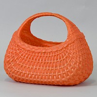 Tragekorb aus nachgeahmten Flechtwerk