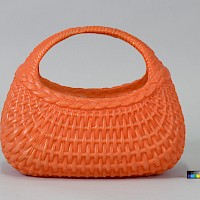 Tragekorb aus nachgeahmten Flechtwerk