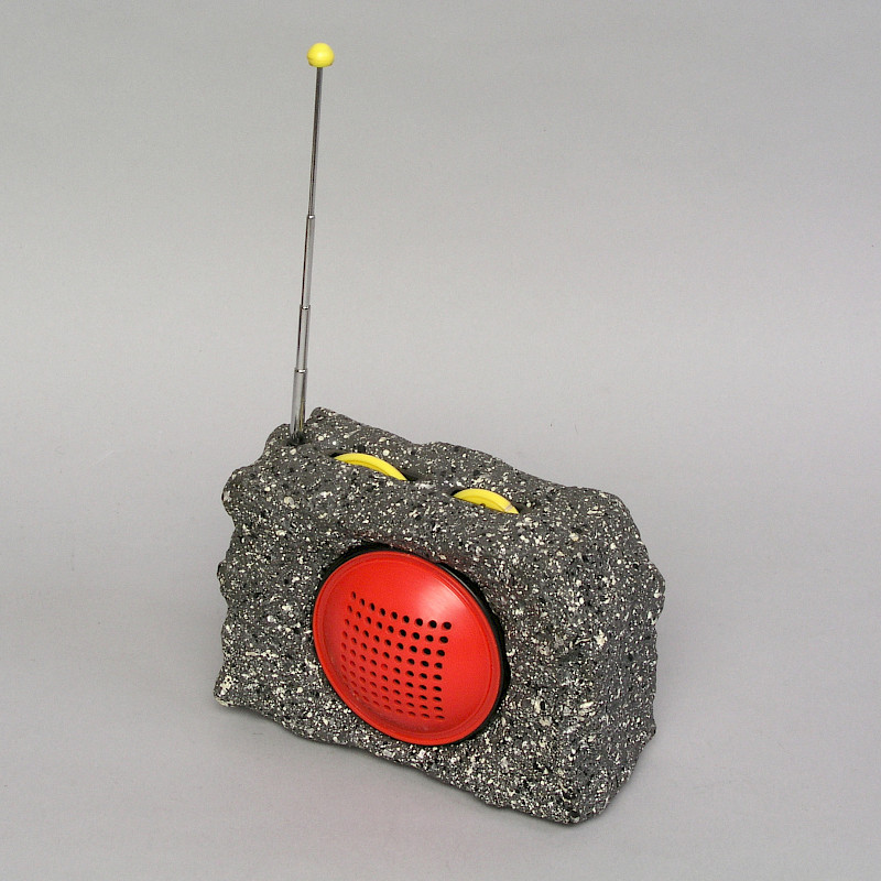 Radio in Form eines Steines
