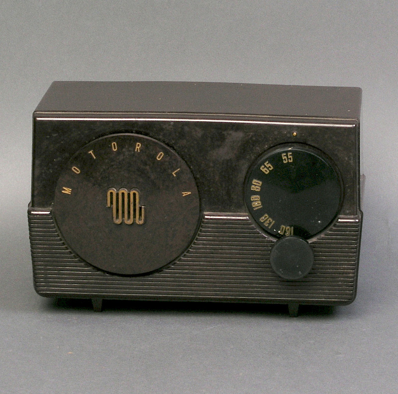 TABLE MODEL RADIO