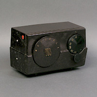 TABLE MODEL RADIO