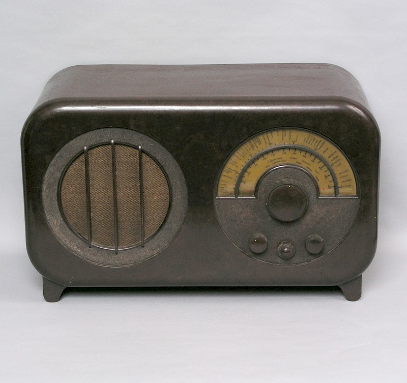 EKCO All-Electric Radio Type AC. 85. Superhet