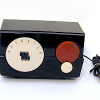 TABLE MODEL RADIO