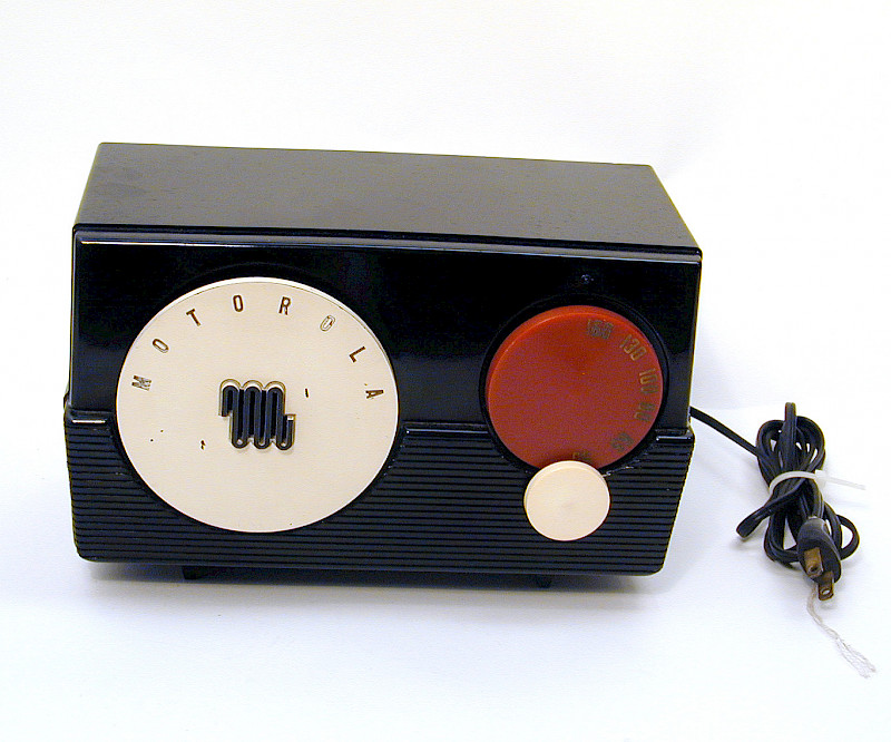 TABLE MODEL RADIO