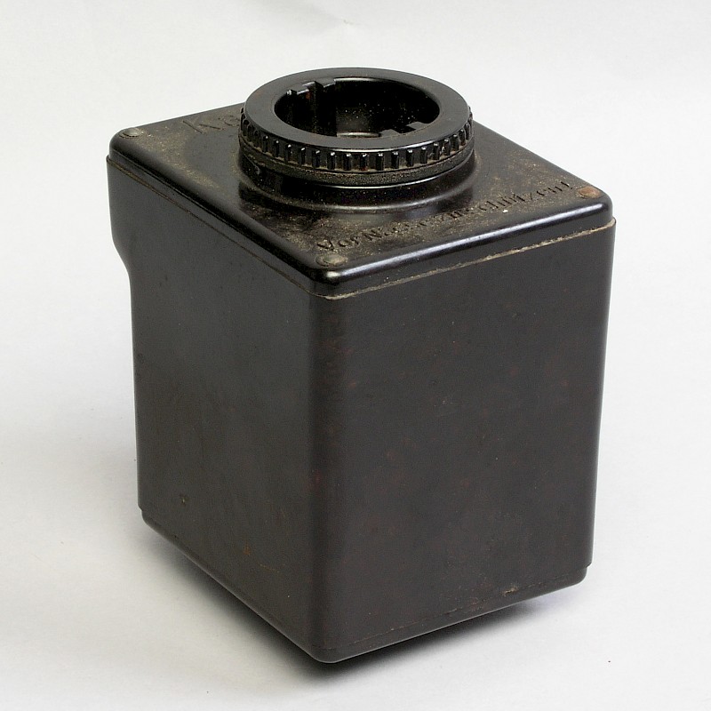 Karbid-Dose mit Schraubdeckel